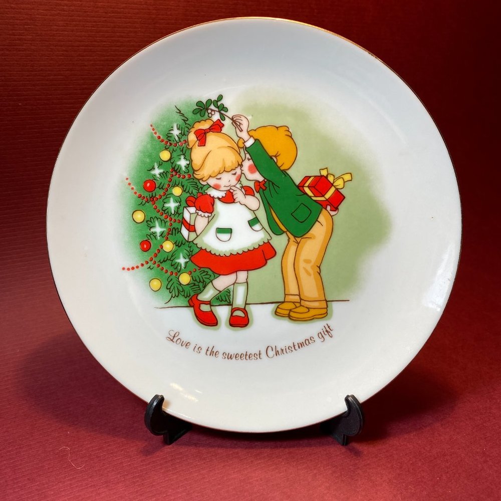 JSNY Love is the Sweetest Christmas Gift Christmas Plate Vintage